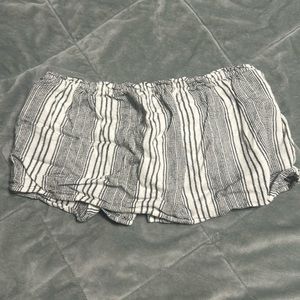 Hollister Black and white crop top